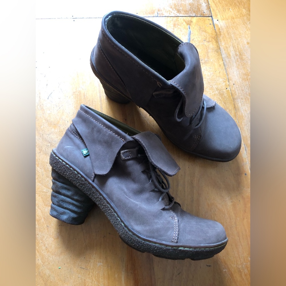 El Naturalista, size 39, lace up heeled ankle bootie